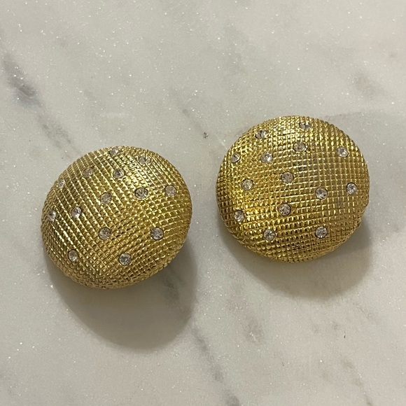 Vintage Designer Style Rhinestone Clip On Shield Dome Gold Tone Fashion Earrings - Picture 3 of 9